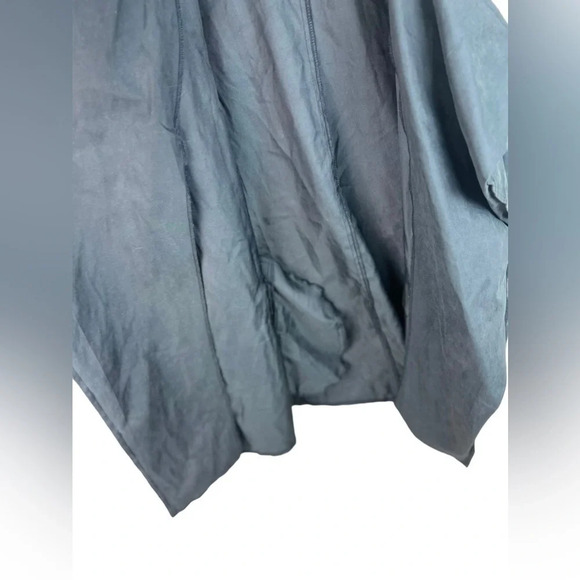 E. SSUE • Black Vest - Picture 11 of 12